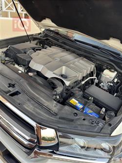 تۆیۆتا لاند کروزەر